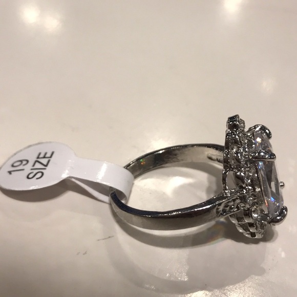 Size‎ 9 silver colored ring - Picture 3 of 4